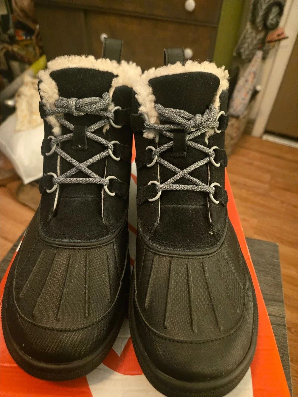 Nike Women's Woodside II Chukka Boots Size 10